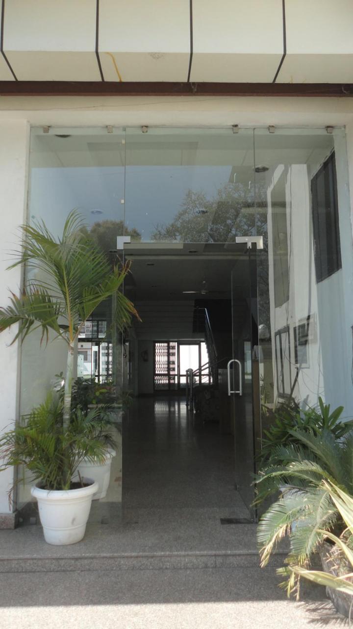 Hotel Satyartha Kāthgodām Exterior foto